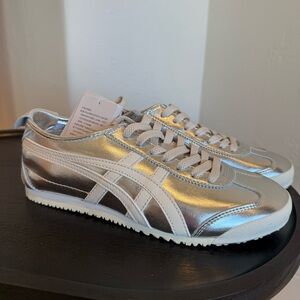 Onitsuka Tiger Sneakers in Silver Chrome